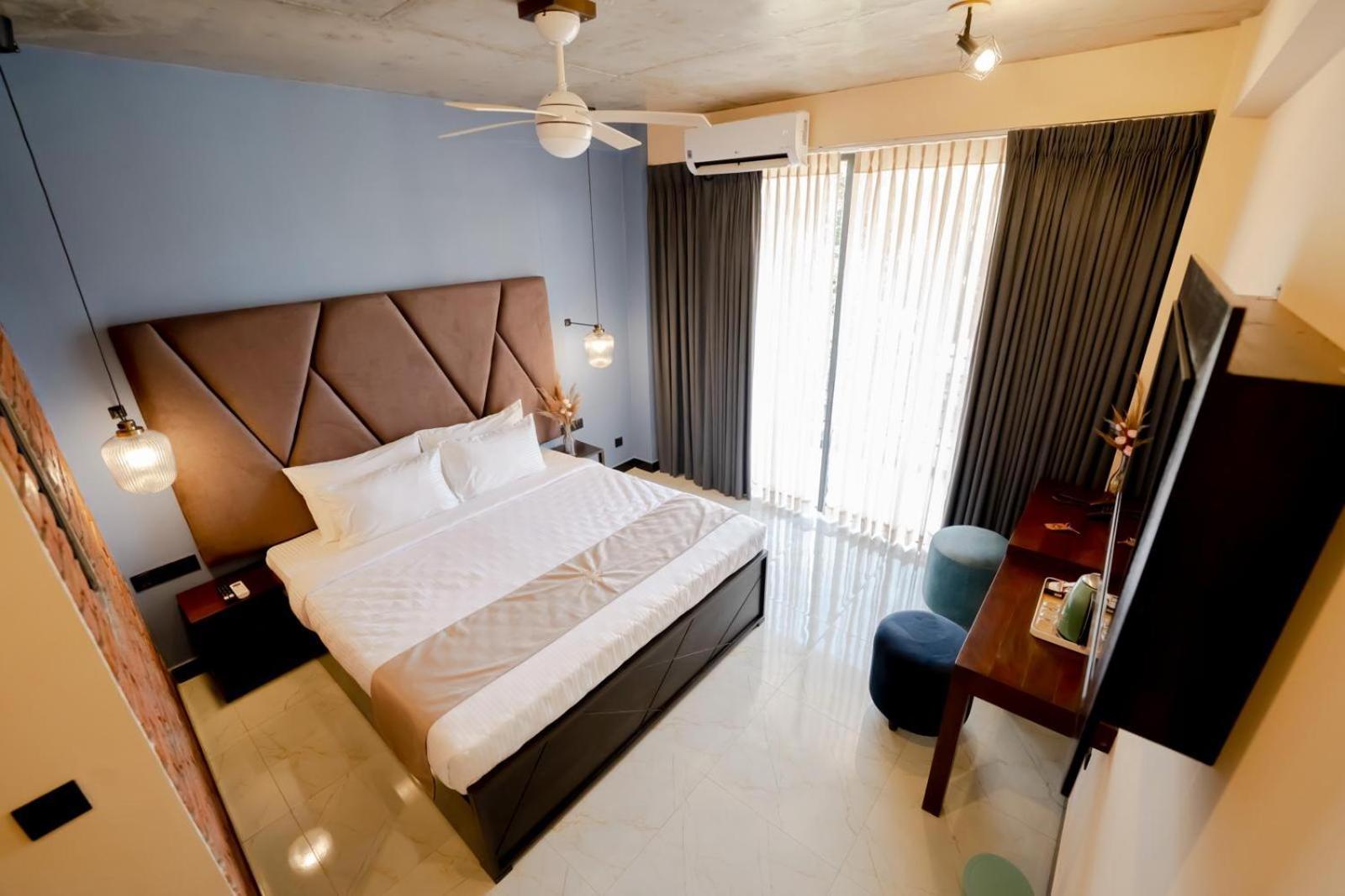 Limeshine - Airport Transit Hotels & Residences Katunayaka Extérieur photo