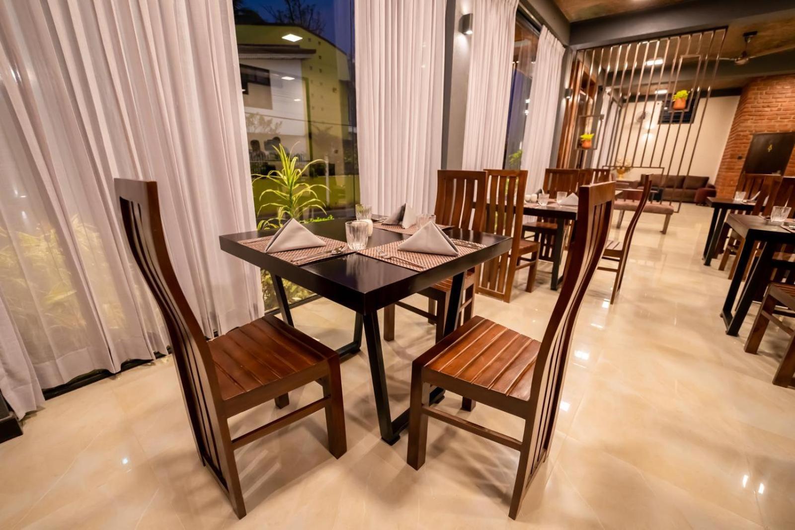 Limeshine - Airport Transit Hotels & Residences Katunayaka Extérieur photo